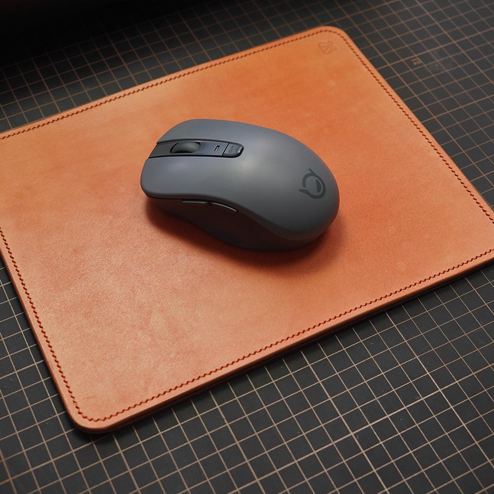 Hand-Stitched Italian Veg-Tanned Leather Mouse Pad